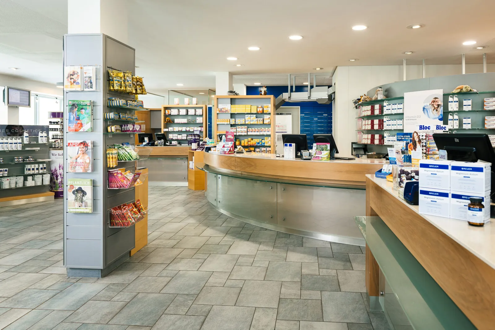 Blick vom Eingang auf die Tara und die Freiwahl der Reichenauer Apotheke